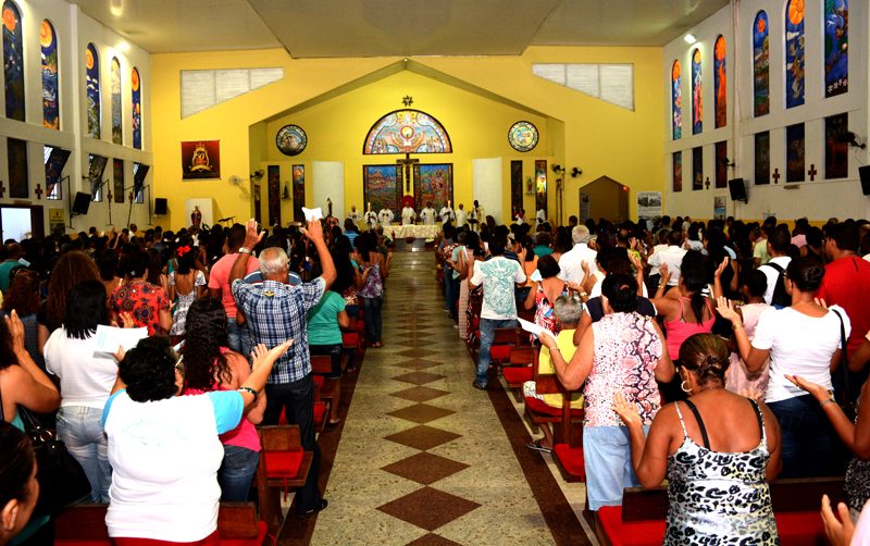 Camaçari: católicos realizam missas em prol de fiéis falecidos