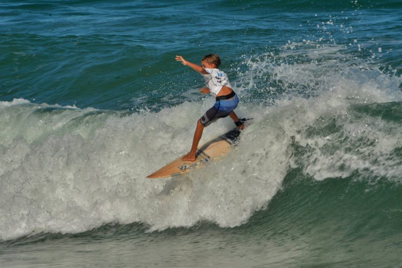Arembepe recebe campeonato de surf no final de semana