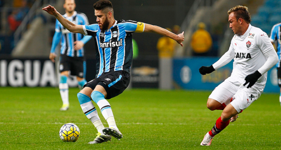 Com 97% de chances de rebaixamento, Vitória enfrenta Grêmio dentro de casa