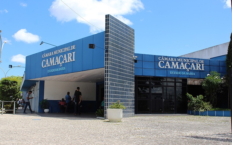 Câmara de Camaçari suspende sessão para realizar serviços de manutenção no plenário