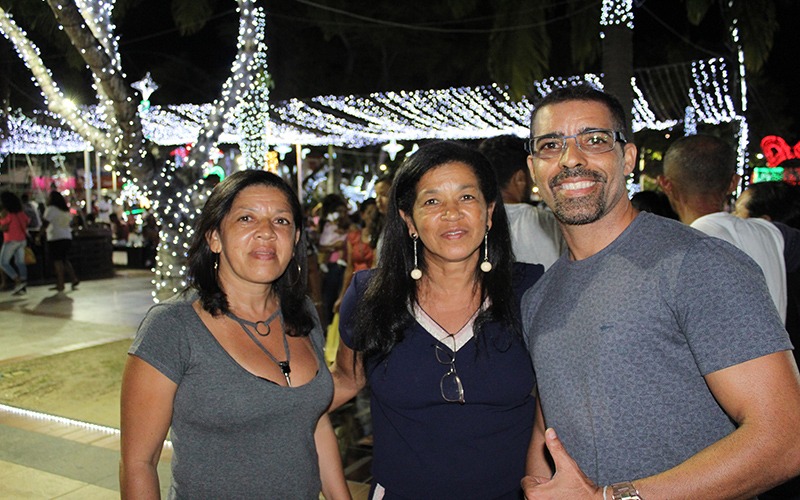 Música, amor e união marcam Natal na Praça Abrantes em Camaçari
