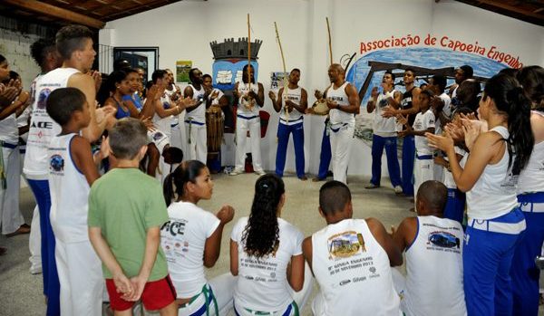 Intercâmbio: evento reúne mestres de capoeira de Camaçari e da Califórnia em Vila de Abrantes