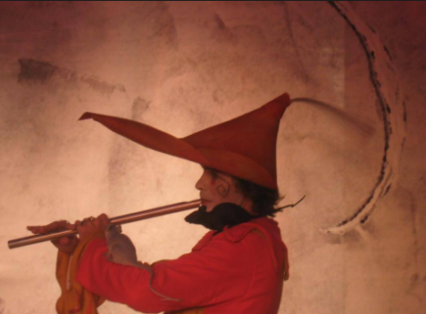 Turma de teatro do Alberto Martins apresenta cordel inspirado no Flautista Hamelin