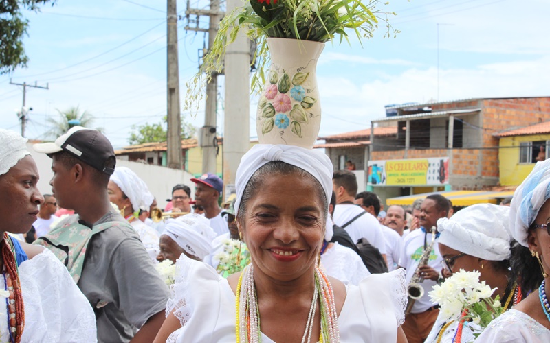 Baianas, grupos culturais e charangas animam a lavagem de Barra do Pojuca