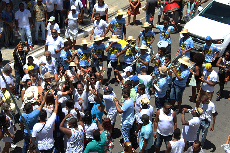 Fotorreportagem: multidão acompanha cortejo na Lavagem de Monte Gordo