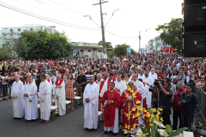 Camaçari: milhares de católicos rendem homenagens ao padroeiro São Thomaz de Cantuária