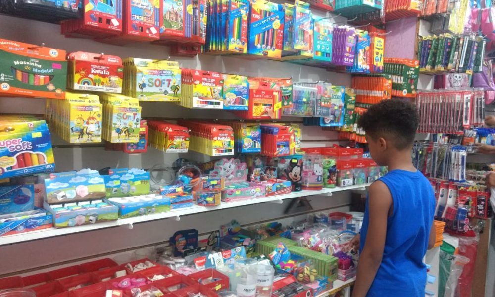 Volta às aulas: kit de material escolar custa em média R$ 120 em Camaçari