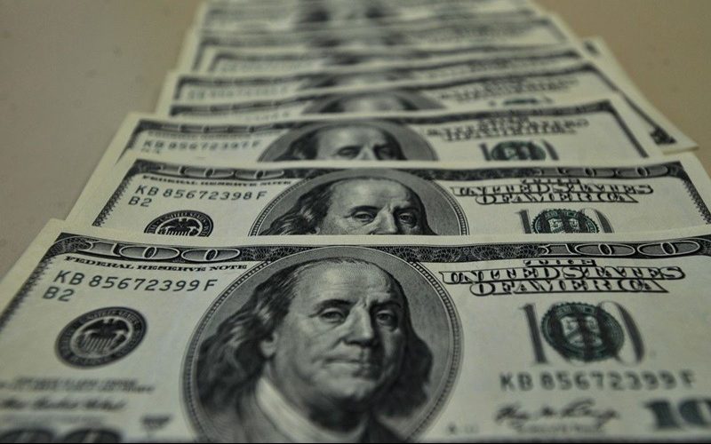 Dólar ultrapassa R$ 4,20 e fecha no maior valor desde criação do real