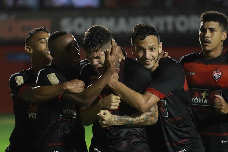 Campeonato Baiano: Vitória goleira Jequié no Barradão e encosta no líder Bahia de Feira