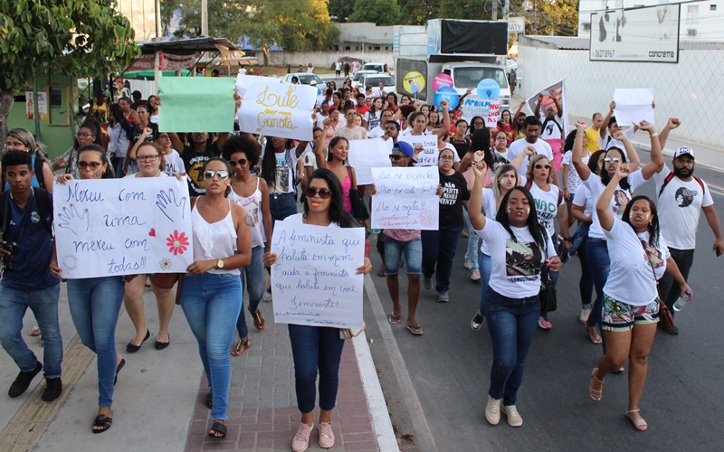 Estudantes da Famec fazem manifestação e exigem justiça para caso Eva Luana