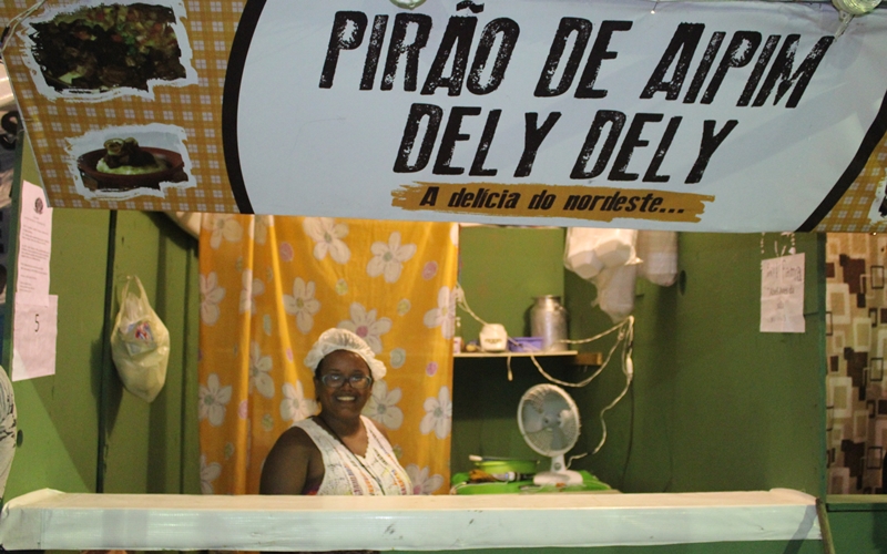 Festival de Arembepe: comerciantes apostam em pirão de aipim, feijoada e pastel como carro chefe