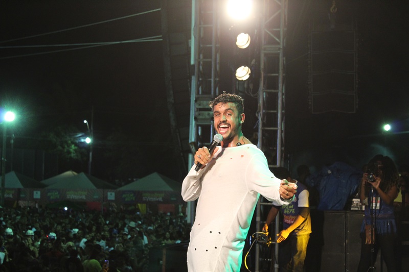 Festival de Arembepe: “A gente pisa no palco com pé direto pela primeira vez depois das férias”, afirma Lincoln