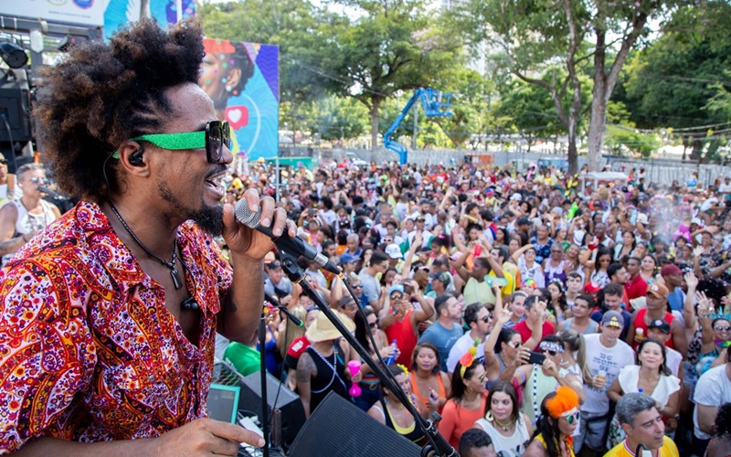 Movimento musical MUDEIdeNOME arrasta multidão no circuito Osmar em Salvador