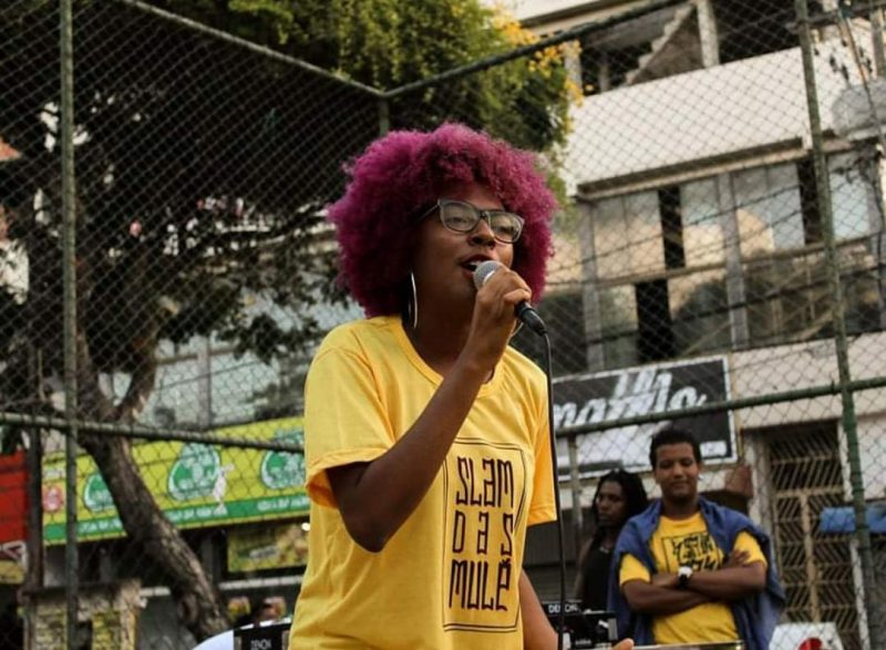 Integrante do Slam das Mulé, Lara Nunes participa de torneio nacional de poesias em SP
