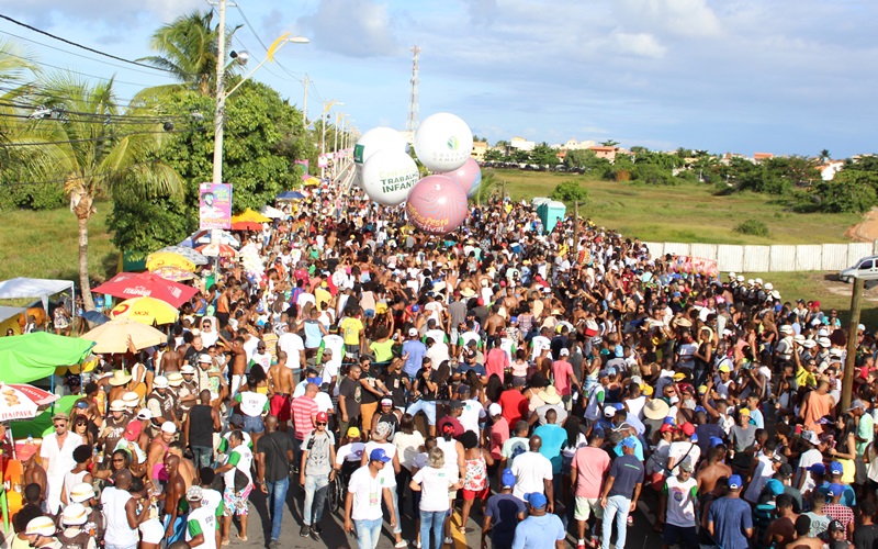 Festival de Arembepe: Arrastão do Psirico agita primeiro dia de festejo