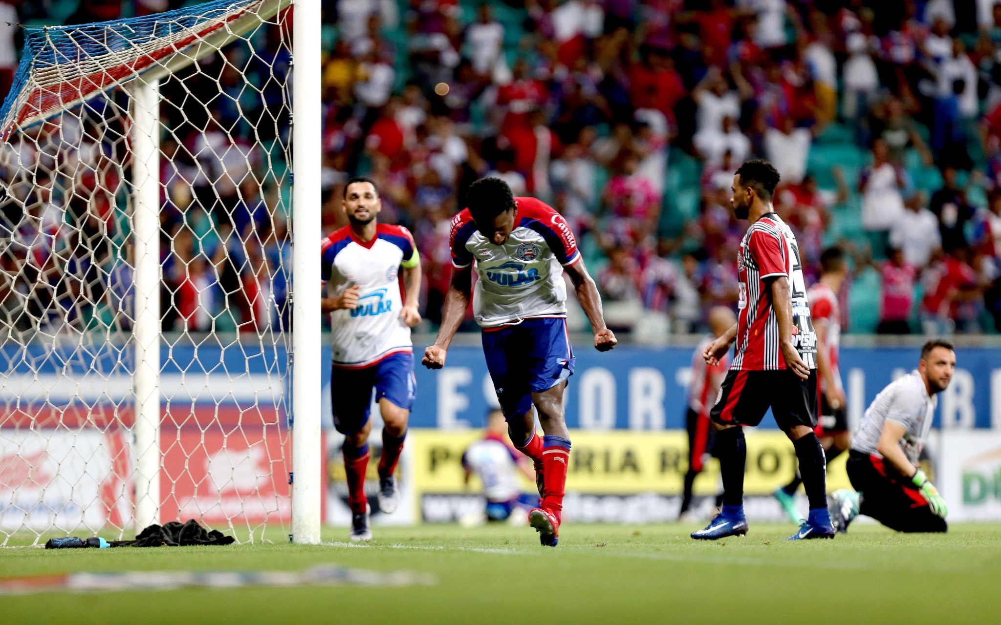 Bahia goleia Atlético e abre vantagem para jogo de volta em Alagoinhas