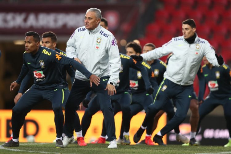 Seleção Brasileira enfrenta República Tcheca nesta terça com mudanças na escalação
