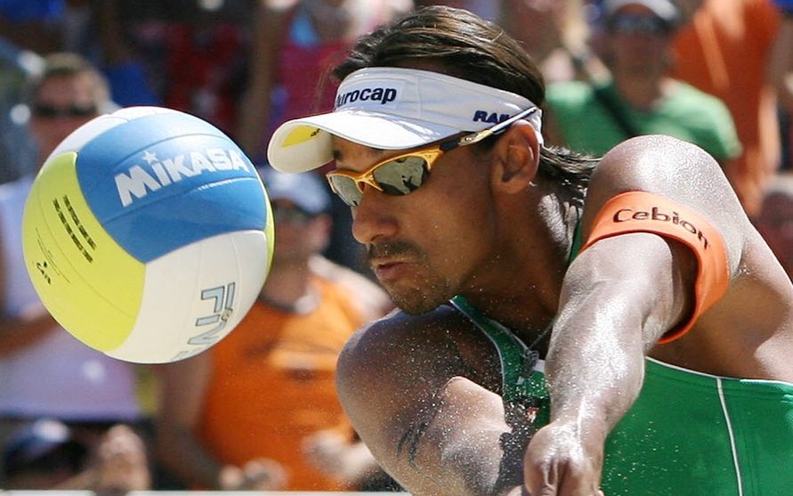 Atleta olímpico de vôlei de praia, Ricardo Santos recebe título de cidadão camaçariense