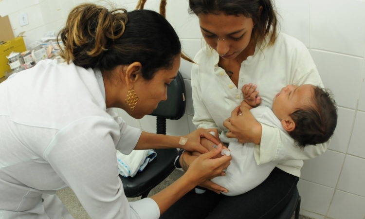 Ministério da Saúde suspende vacinação de rotina até 15 de abril