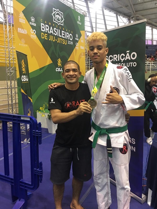 Atletas camaçarienses conquistam medalhas no Campeonato Brasileiro de Jiu-Jitsu em São Paulo