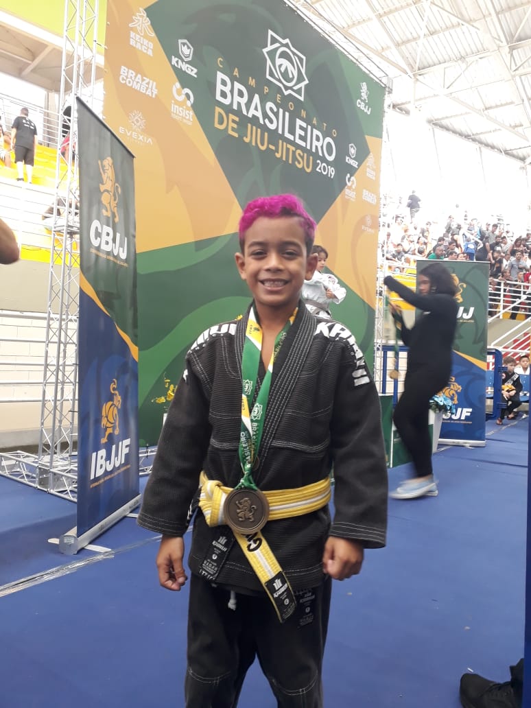 Atletas camaçarienses conquistam medalhas no Campeonato Brasileiro de Jiu-Jitsu em São Paulo