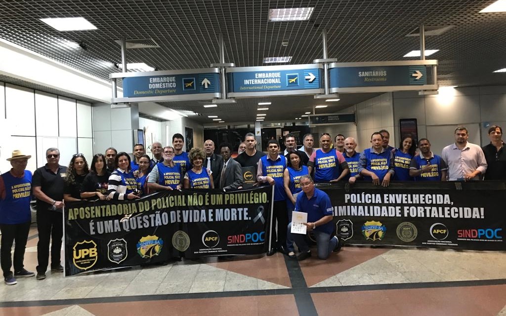 Policiais civis e federais protestam no Aeroporto de Salvador contra a Reforma da Previdência