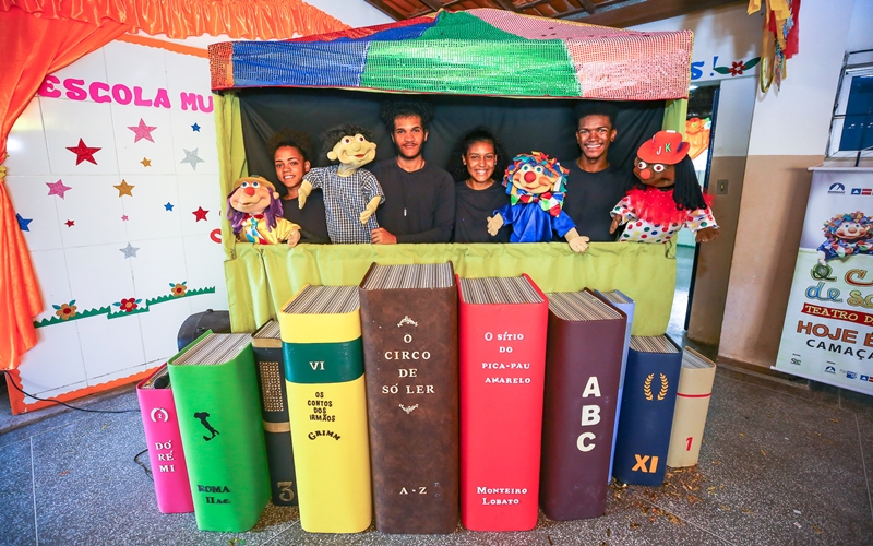 Circo de Só Ler encanta alunos de escolas públicas de Camaçari