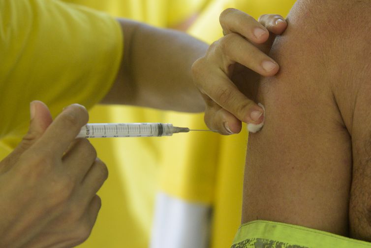 Camaçari: com apenas 68% do número de doses, campanha de vacinação contra BCG começa hoje