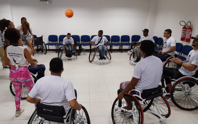 Paratletas de basquete ganham novas cadeiras de rodas em Dias d’Ávila