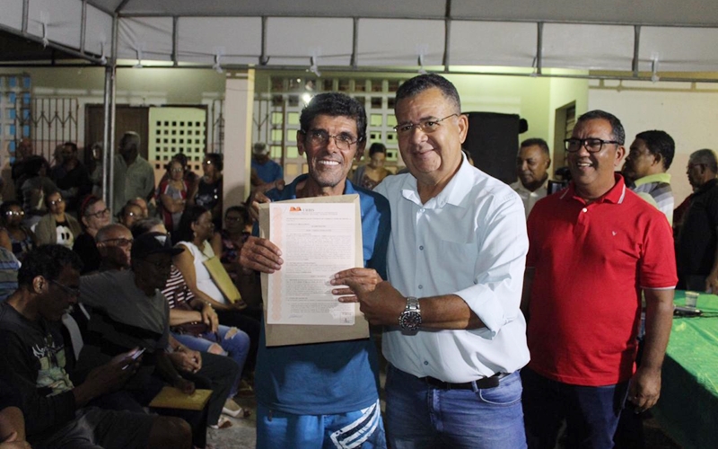 Sonho realizado: 167 moradores da Gleba E recebem escrituras de imóveis da Urbis