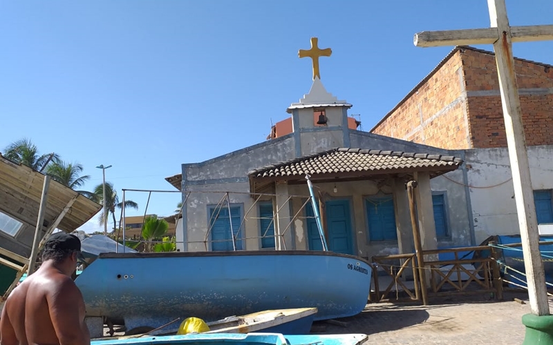 Defesa Civil interdita Igreja São Francisco em Arembepe; 67 pescadores são prejudicados pelo mau tempo