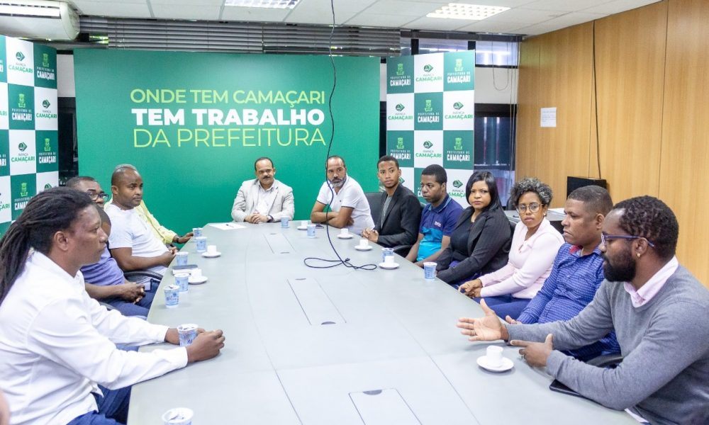 Lideranças de bairros se reúnem com Elinaldo e debatem demandas sociais de Camaçari