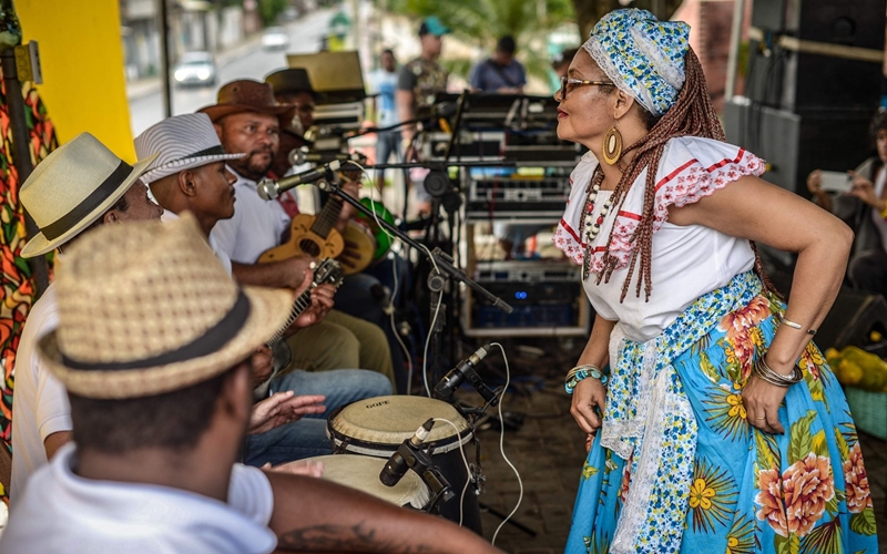 Samba Chula nas Praças homenageia mês da cultura popular e dia dos pais neste domingo