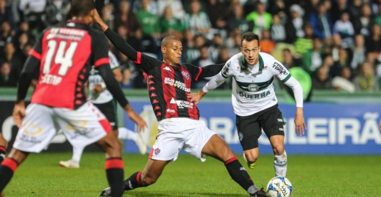 Após empatar com o Coritiba fora de casa, Vitória enfrenta o Botafogo no Barradão