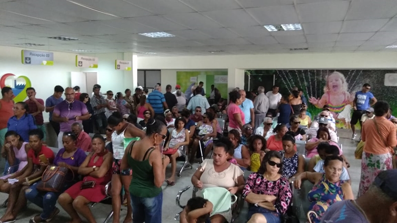 Pacientes do mutirão de cirurgia de catarata passam por revisão em Dias d'Ávila