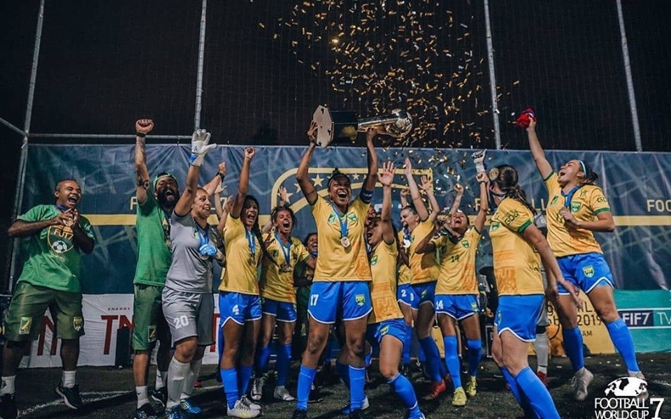 Treinada por Dilma, seleção brasileira é campeã mundial de futebol 7
