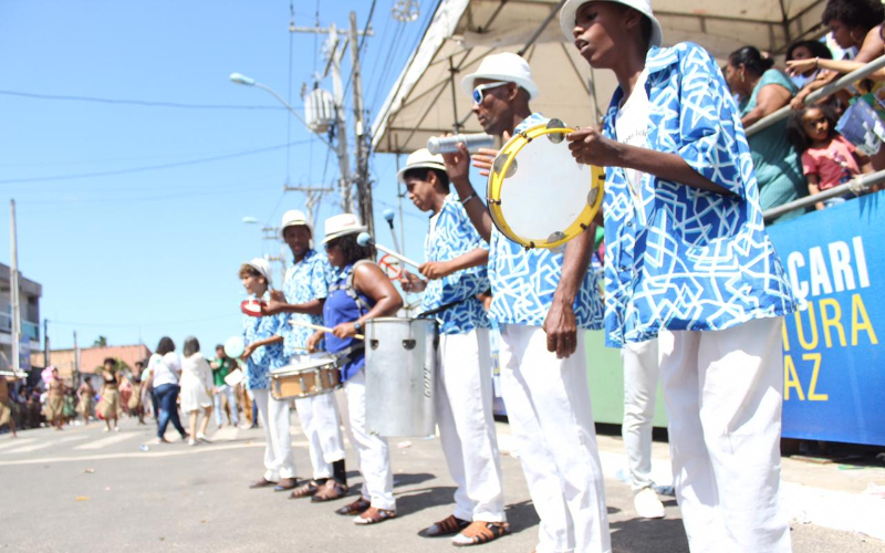 Alegria e música embalam desfile cívico de Monte Gordo