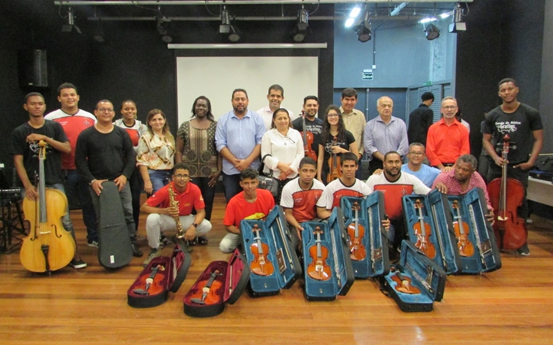 Dias d'Ávila: Orquestra Guerreiros do Sol ganha novos instrumentos musicais do governo