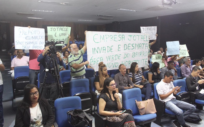 Moradores do Novo Horizonte realizam manifestação em sessão da Câmara