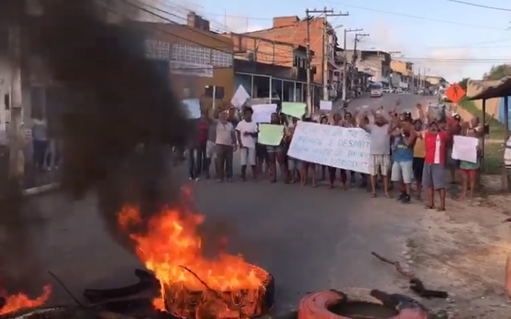 VÍDEO: moradores do Novo Horizonte fecham entrada do bairro em protesto contra devastação de área verde
