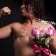 Exposição fotográfica pretende aumentar autoestima de mulheres com câncer de mama