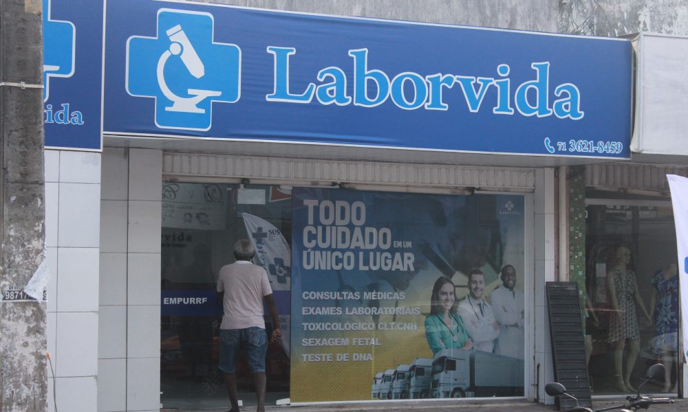 Teste de coronavírus em laboratórios particulares custa de R$ 280 a R$ 350 em Camaçari