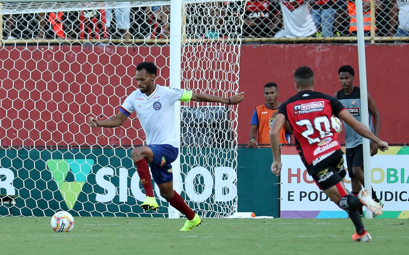 Bahia derrota Vitória e segue na liderança do Campeonato Baiano