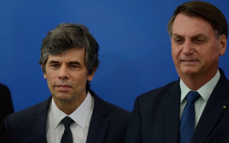 Bolsonaro oficializa posse de Nelson Teich como ministro da Saúde