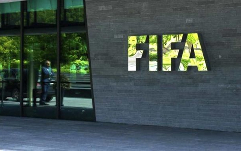 Fifa autoriza cinco substituições por jogo até fim do ano