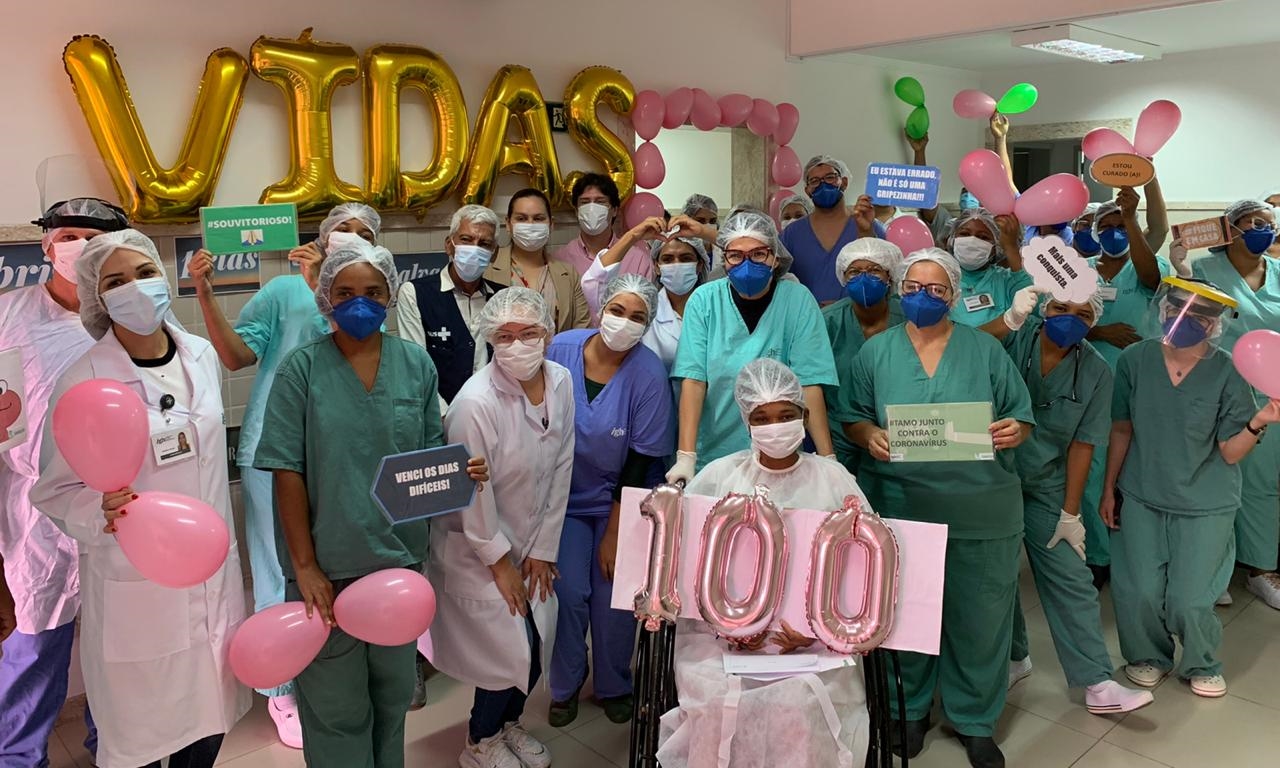 Governo comemora 100ª alta de paciente do Centro Intensivo de Combate ao Coronavírus