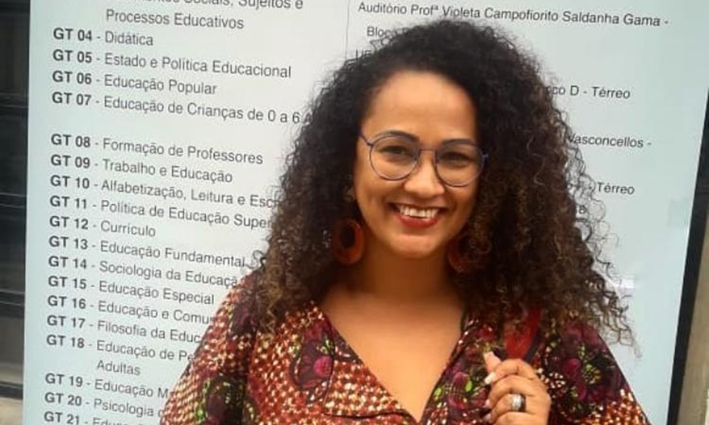 Educadora baiana apresenta experiências pedagógicas do estado em congresso internacional