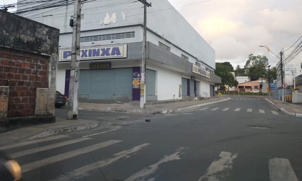 Ruas do Centro são desbloqueadas para acesso de veículos e pedestres em Camaçari