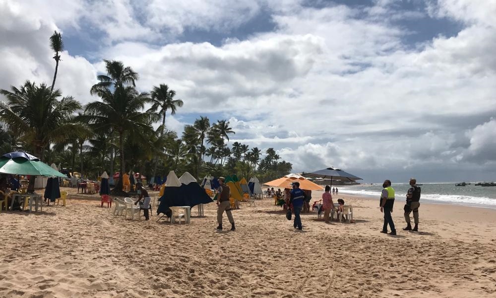Força-tarefa intensifica fiscalização nas praias de Camaçari neste domingo