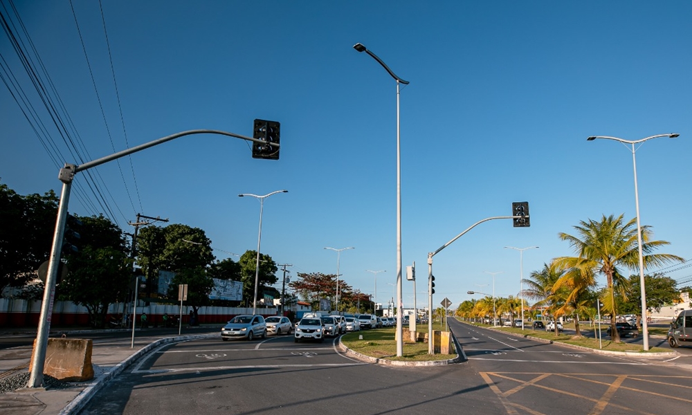 Governo reinstala semáforo permanente na Avenida Jorge Amado